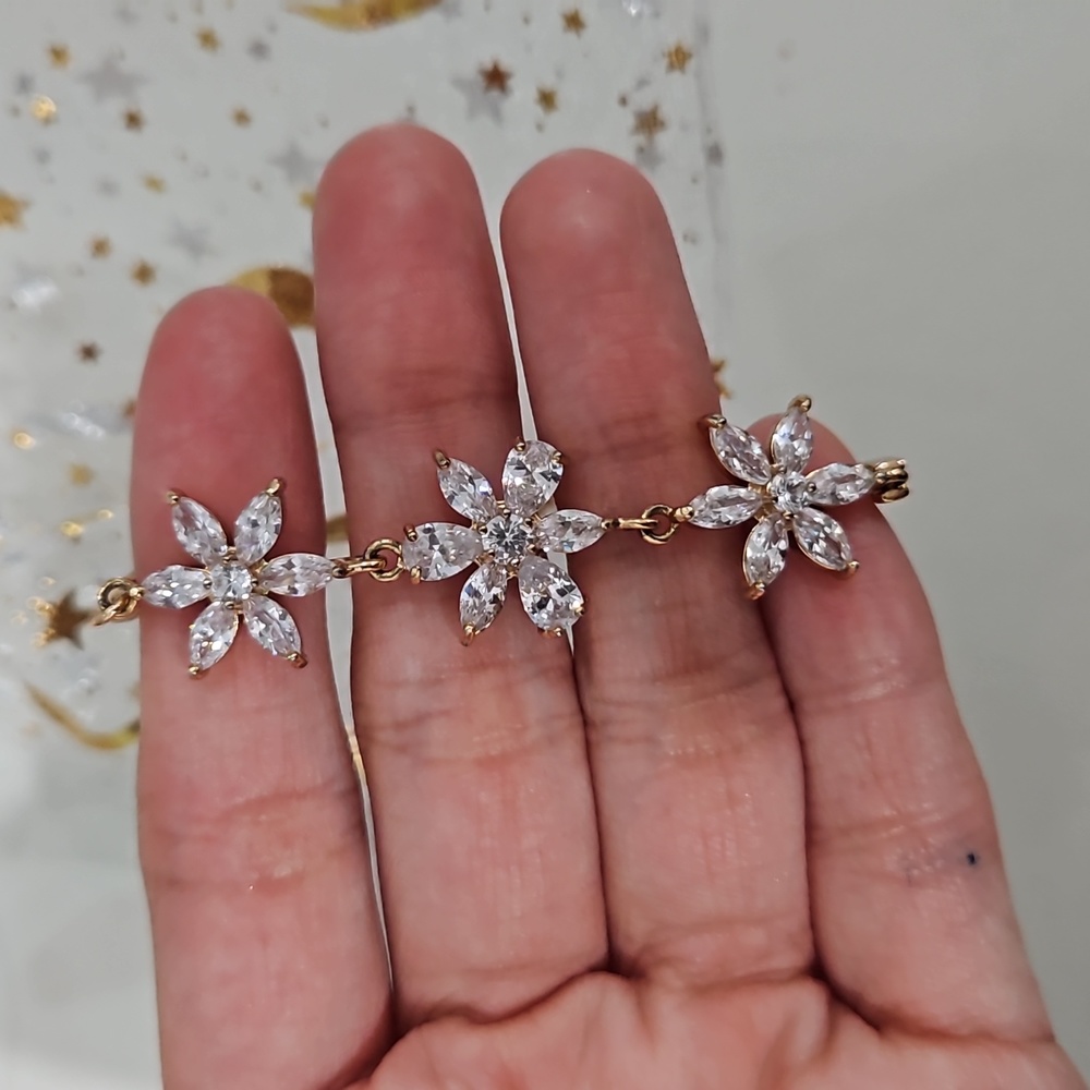 Beautiful flower bracelet
